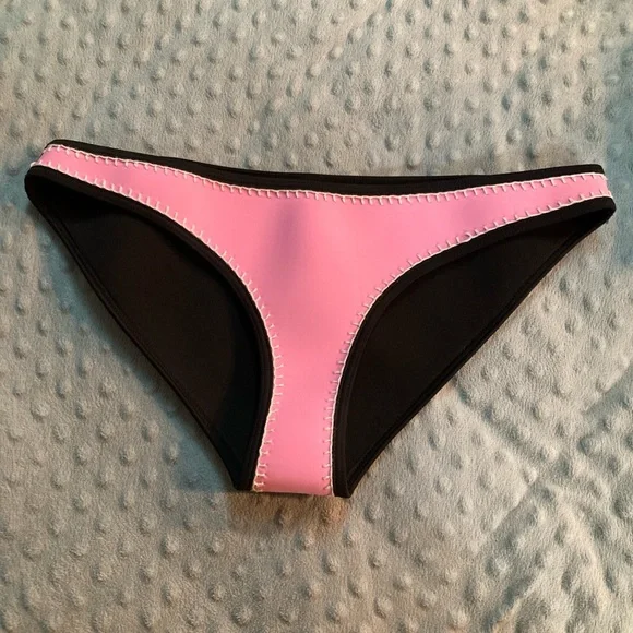 Sporty bikini bottoms - Picture 1 of 4